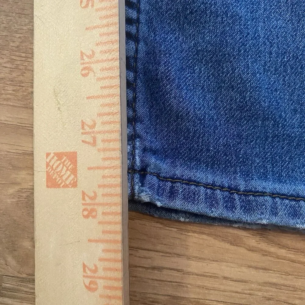 Signature Levi’s Mid Rise Straight Leg Jeans 29x30 Distressed - Picture 12 of 16